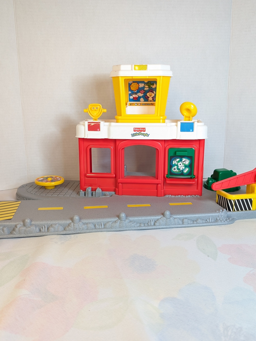 Fisher-Price Little People Discovery Airport